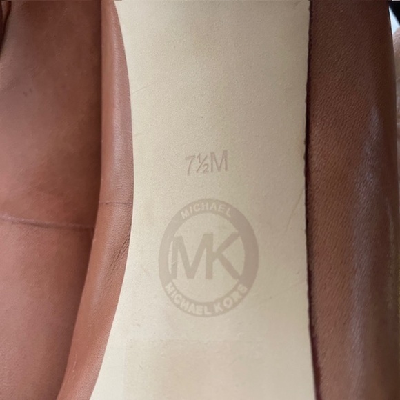 Michael Kors Hamilton Platform Leather Pumps Heels Caramel Tan Gold Lock - Picture 9 of 9